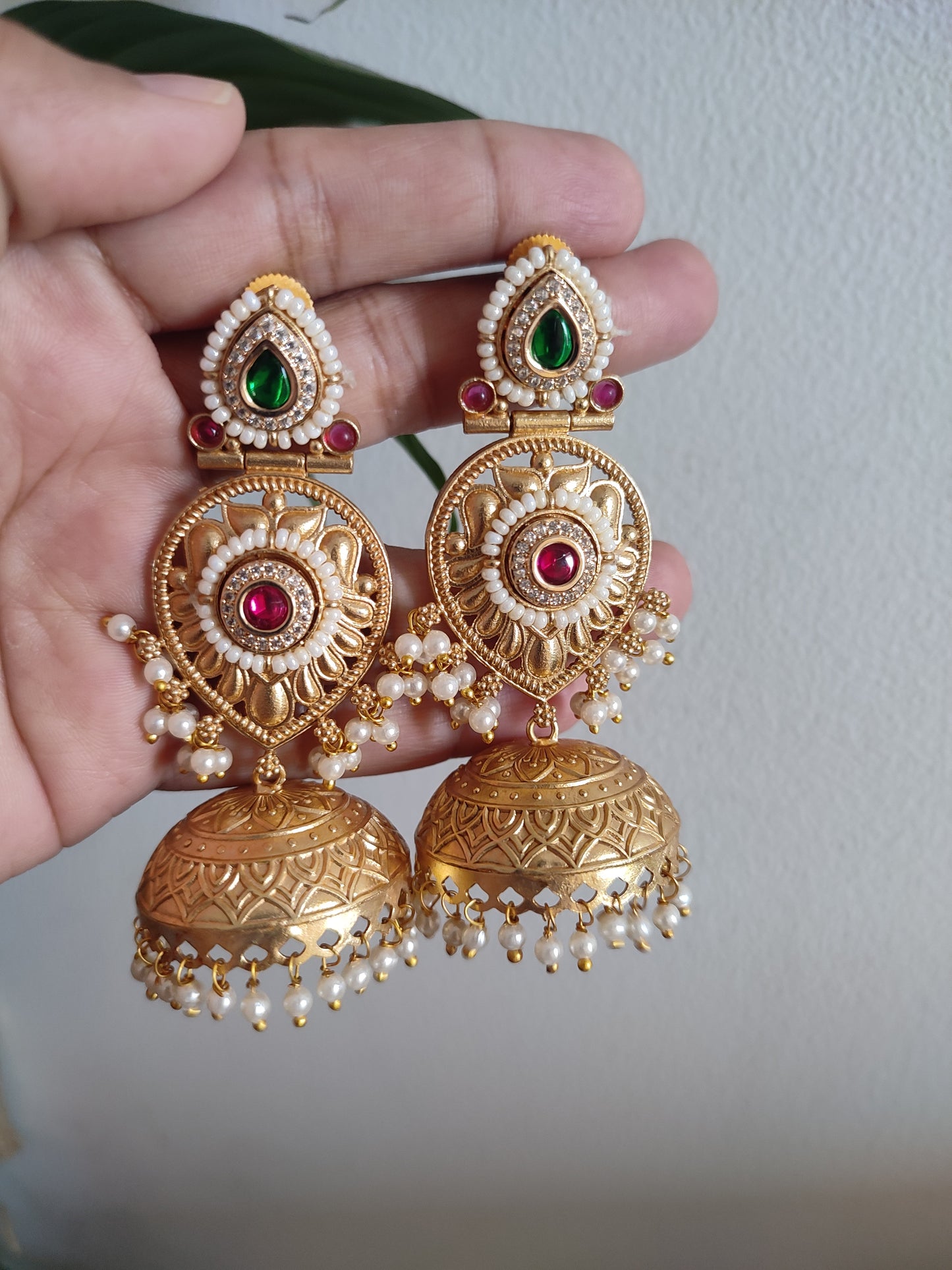 Anushree Pachi Kundan Brass Jhumka- Golden