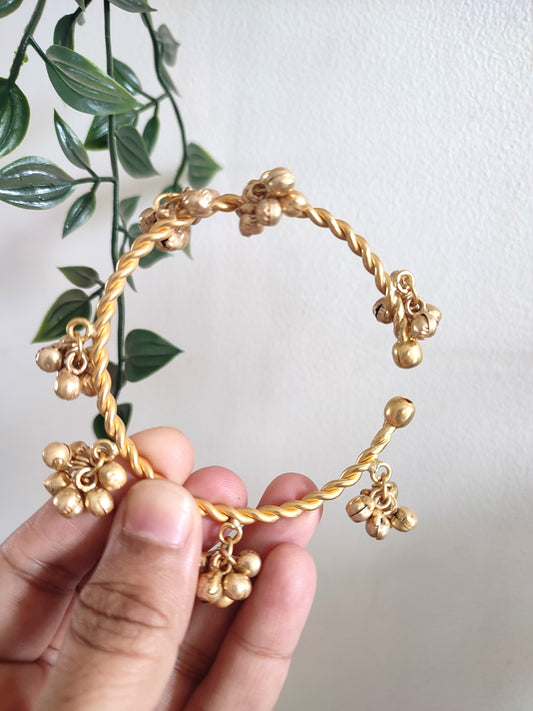 Golden Ghungroo Kada comes in a Pair of 2