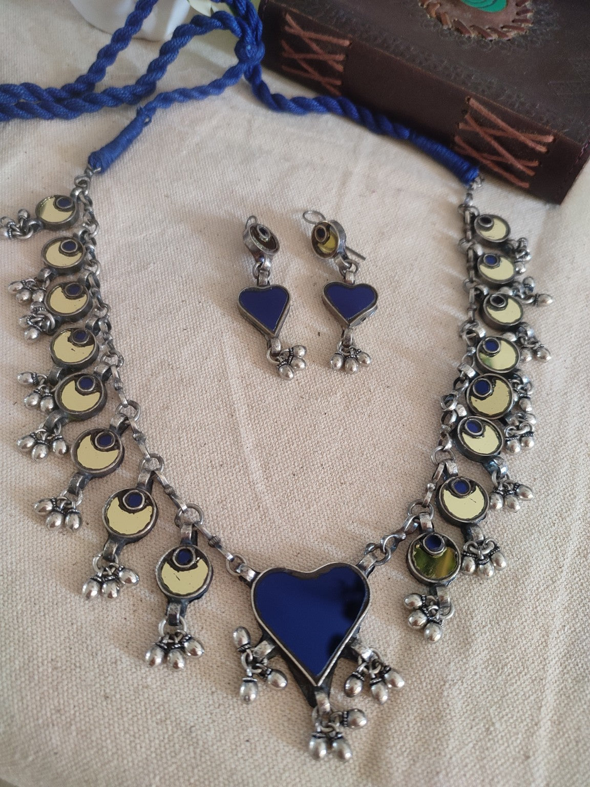 Munjya Glass Necklace Set with Earrings