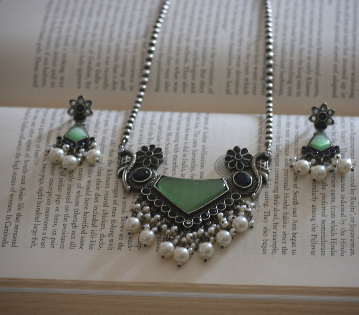 Sumana Stone Pendant Necklace Set