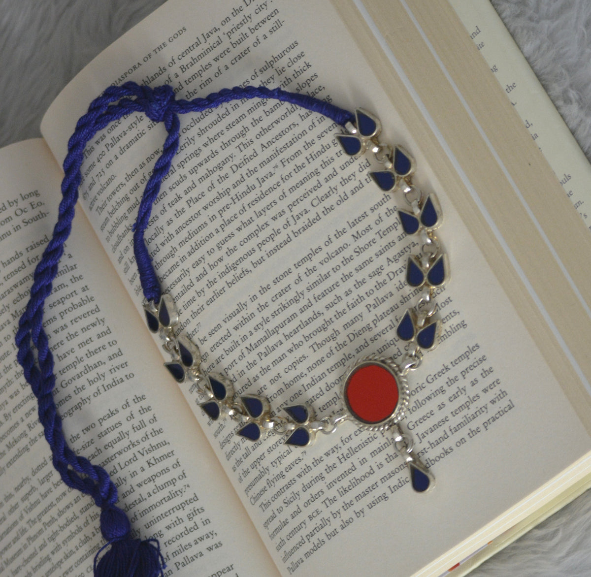 Avira Glass Choker Necklace Red Glossy color with Blue