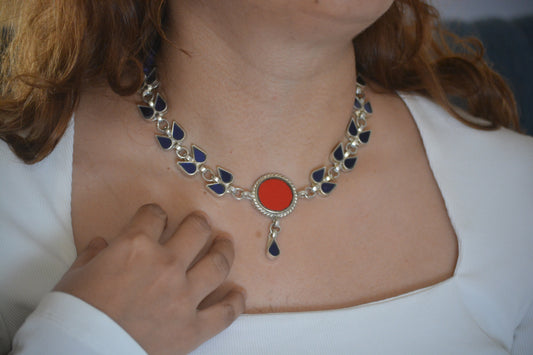 Avira Glass Choker Necklace Red Glossy color with Blue