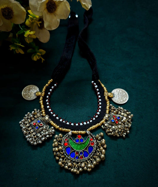 Ruhana Afghani choker Necklace with a button behind to attach the same..
