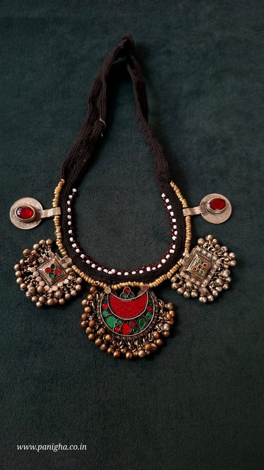 Ruhana Afghani choker Necklace with a button behind to attach the same..