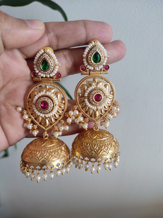 Anushree Pachi Kundan Brass Jhumka- Golden