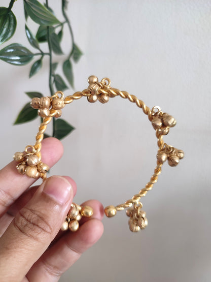 Golden Ghungroo Kada comes in a Pair of 2