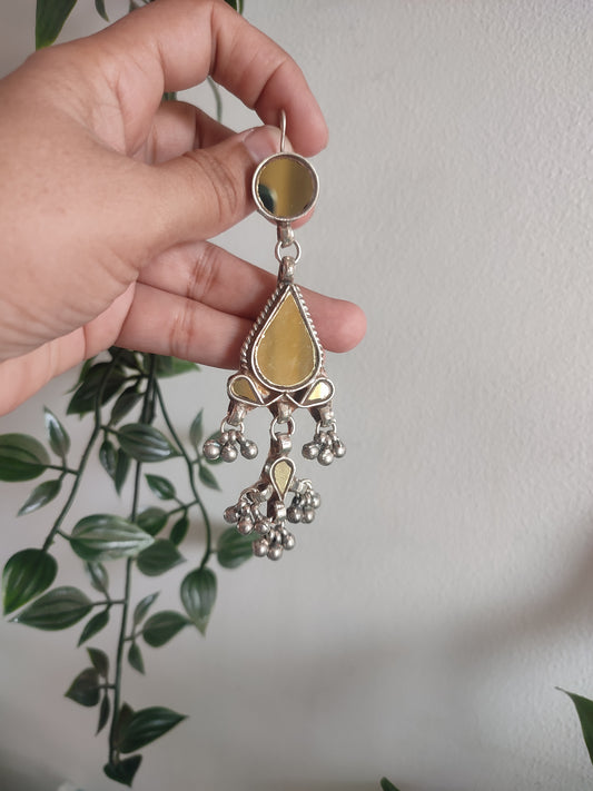 Zeenat Glass Earrings Golden