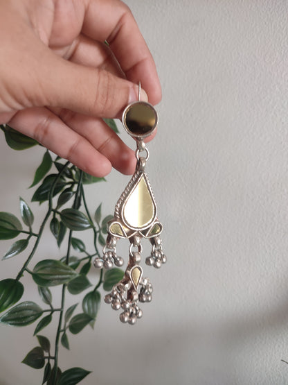 Zeenat Glass Earrings Golden
