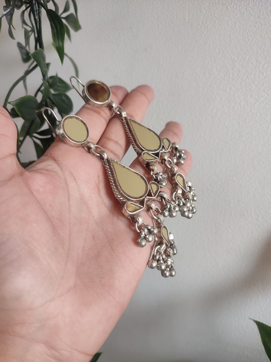 Zeenat Glass Earrings Golden