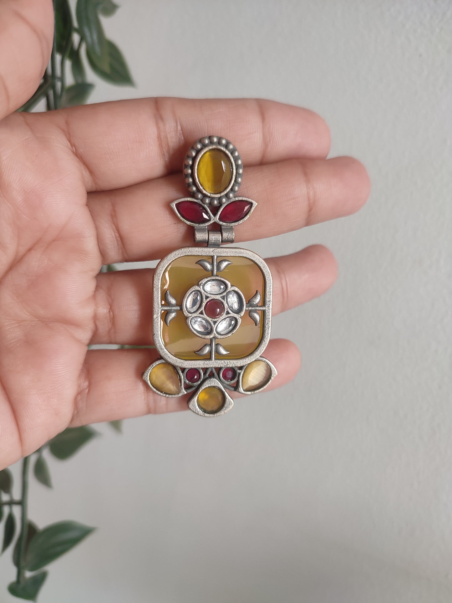 Suhi Stone Earrings
