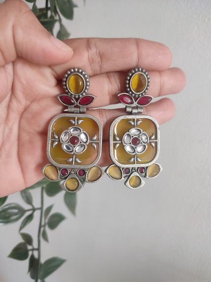 Suhi Stone Earrings