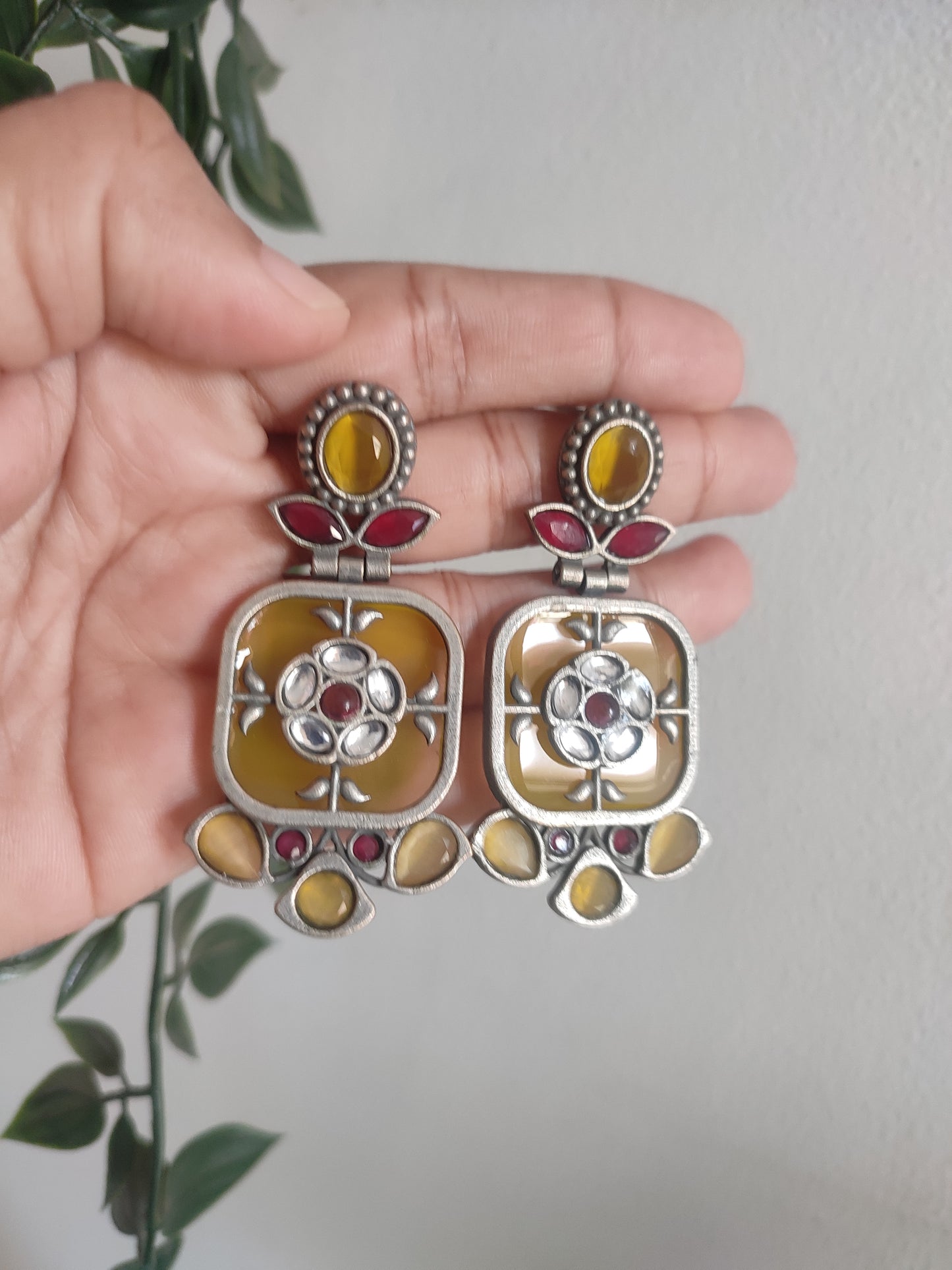 Suhi Stone Earrings