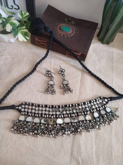 Shariya Glass Choker Necklace Set
