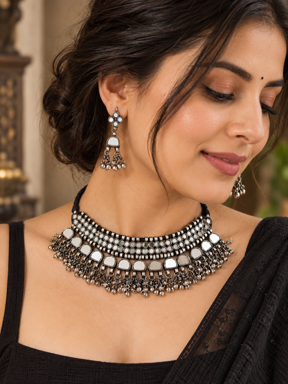 Shariya Glass Choker Necklace Set