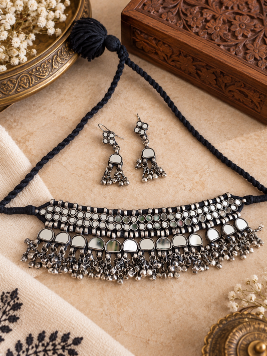 Shariya Glass Choker Necklace Set