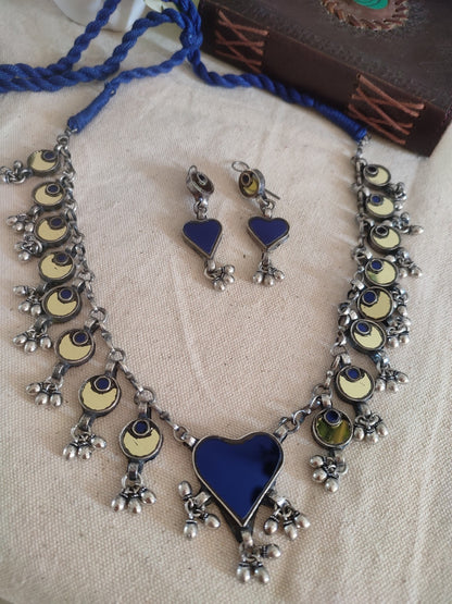 Munjya Glass Necklace Set with Earrings