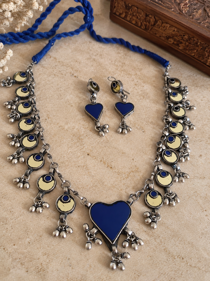 Munjya Glass Necklace Set with Earrings