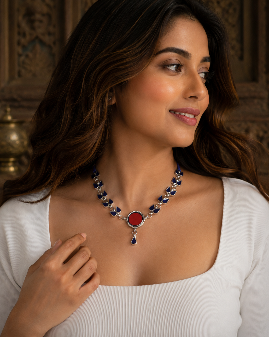 Avira Glass Choker Necklace Red Glossy color with Blue
