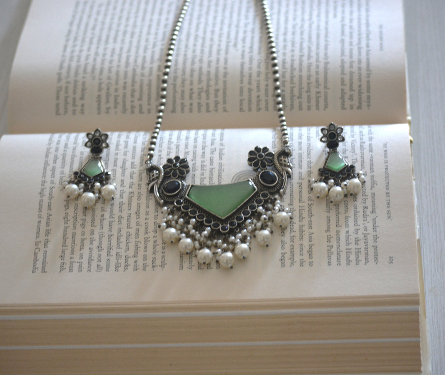 Sumana Stone Pendant Necklace Set