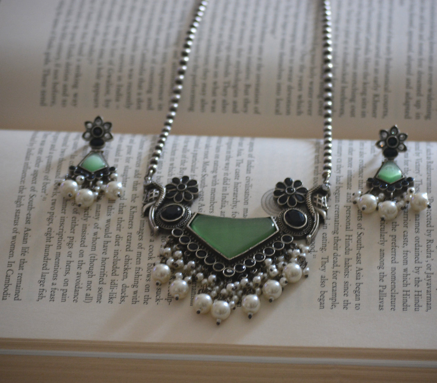 Sumana Stone Pendant Necklace Set