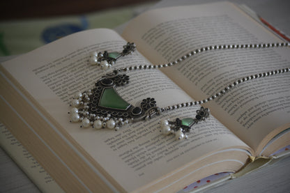Sumana Stone Pendant Necklace Set