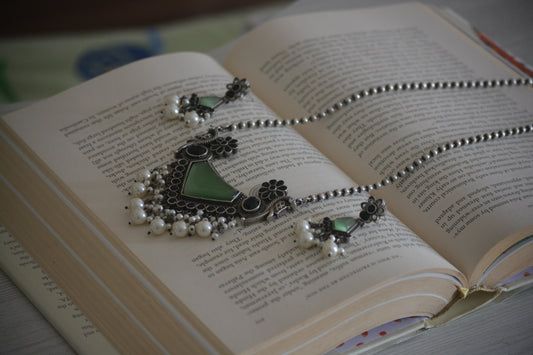 Sumana Stone Pendant Necklace Set