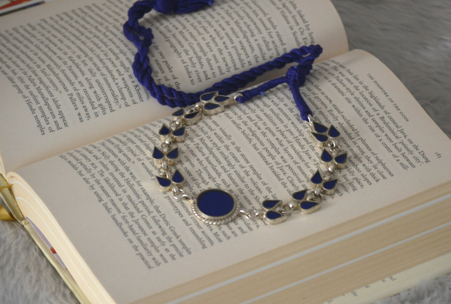 Avira Glass Choker Necklace Blue