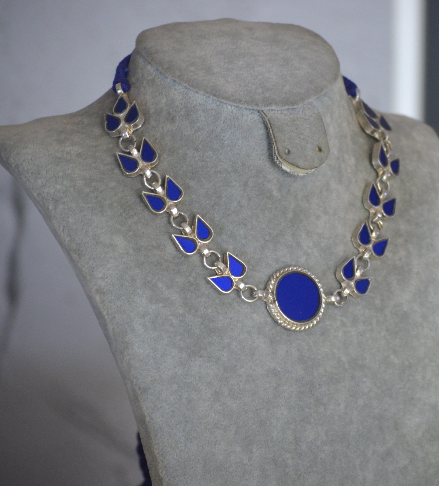 Avira Glass Choker Necklace Blue