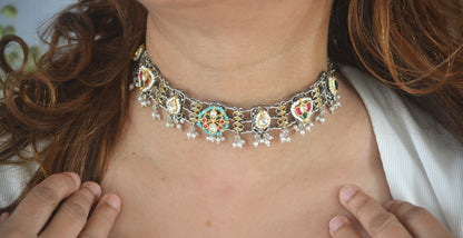 Indrani Pachi Kundan Sleek Necklace Set