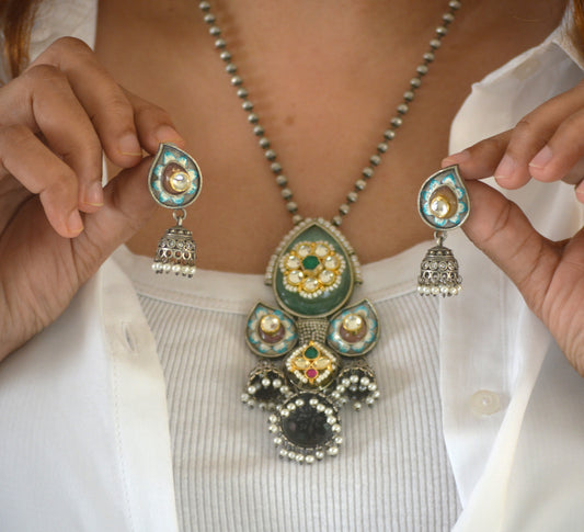Meghduri Pachi Kundan Pendant Stone Pendant Set