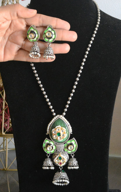 Meghduri Pachi Kundan Pendant Stone Pendant Set
