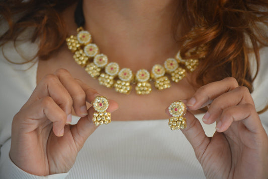 Mira Kundan Necklace Set