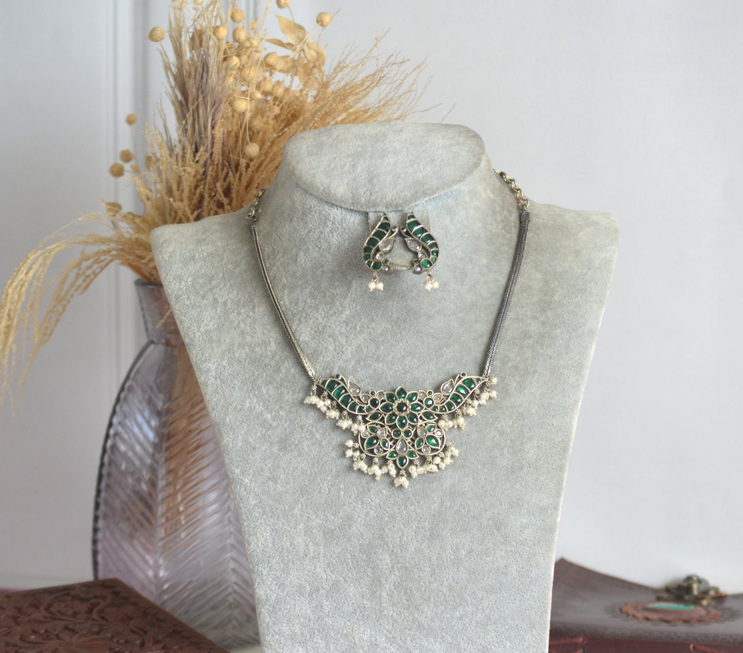 Muhe Designer Kundan Pearl Stone Pendant Set