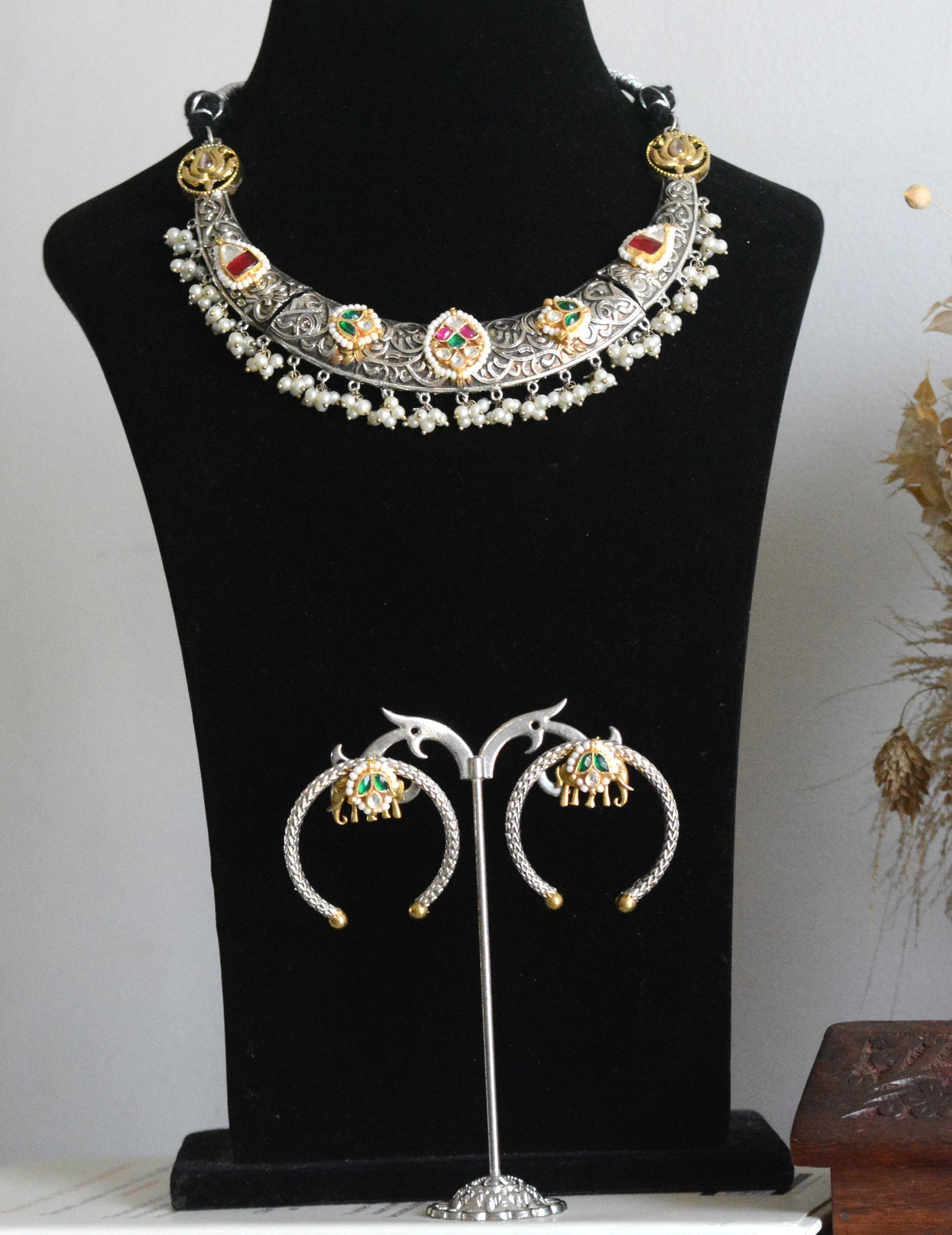 Jeshvi Pachi Kundan Designer Hasli Set