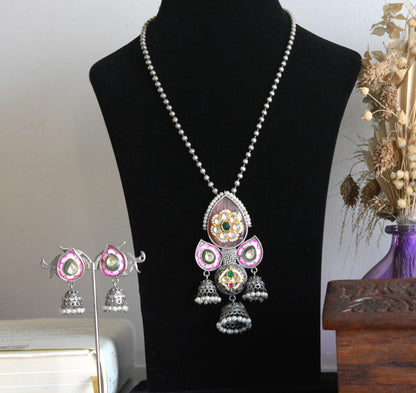 Meghduri Pachi Kundan Pendant Stone Pendant Set