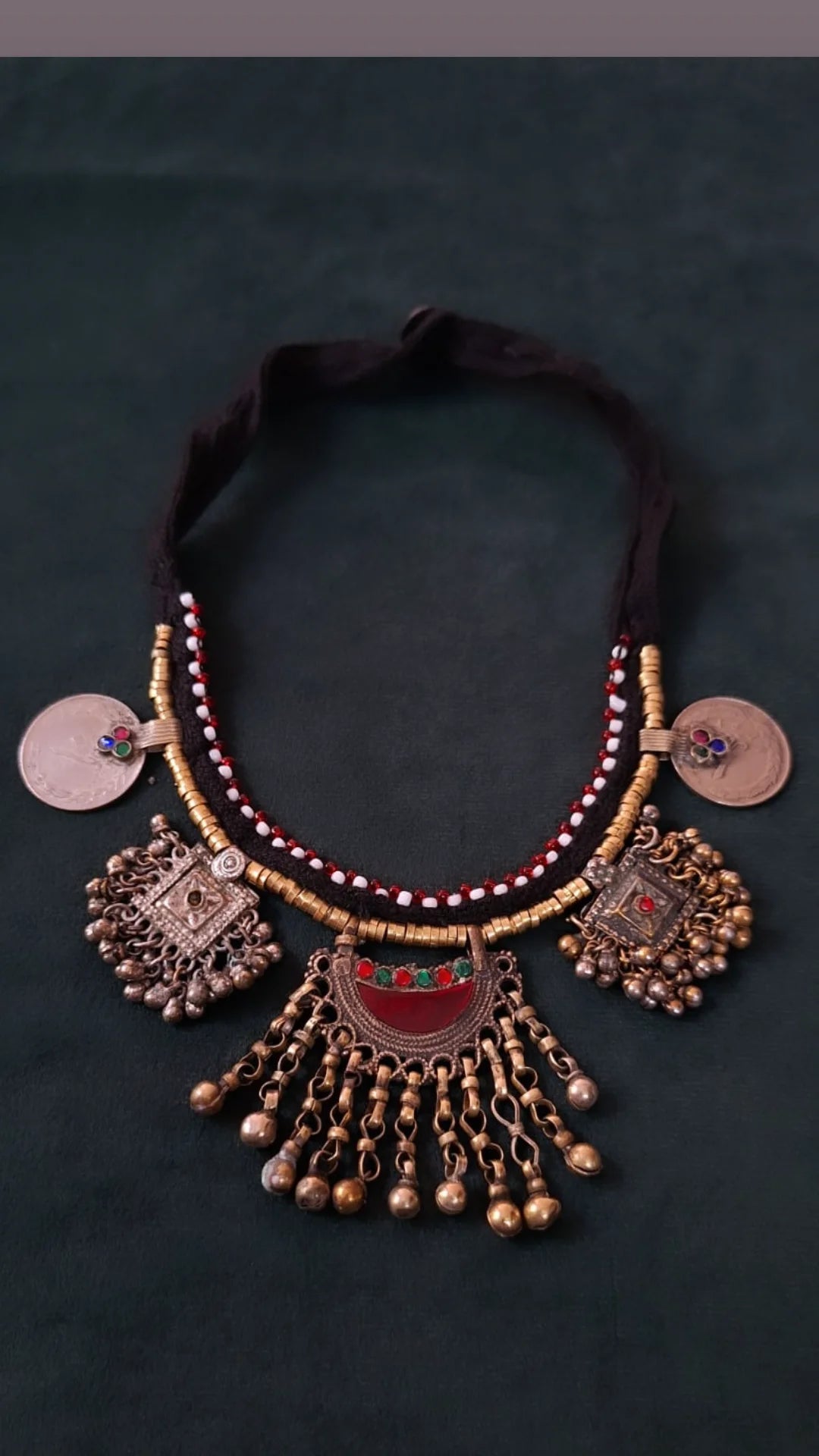 Ruhana Afghani choker Necklace with a button at the back