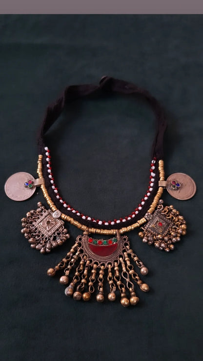 Ruhana Afghani choker Necklace with a button at the back