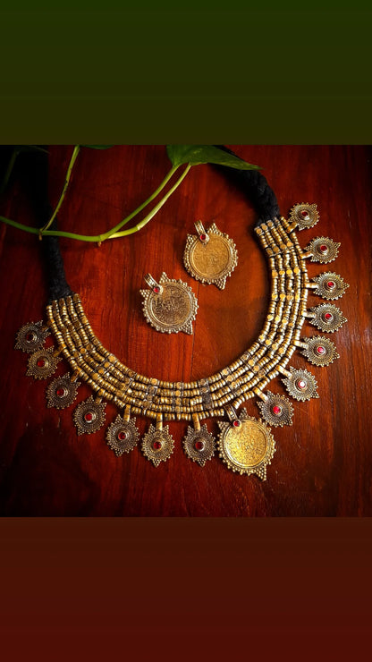 Guhrooh Afghan Choker Necklace with stud earrings