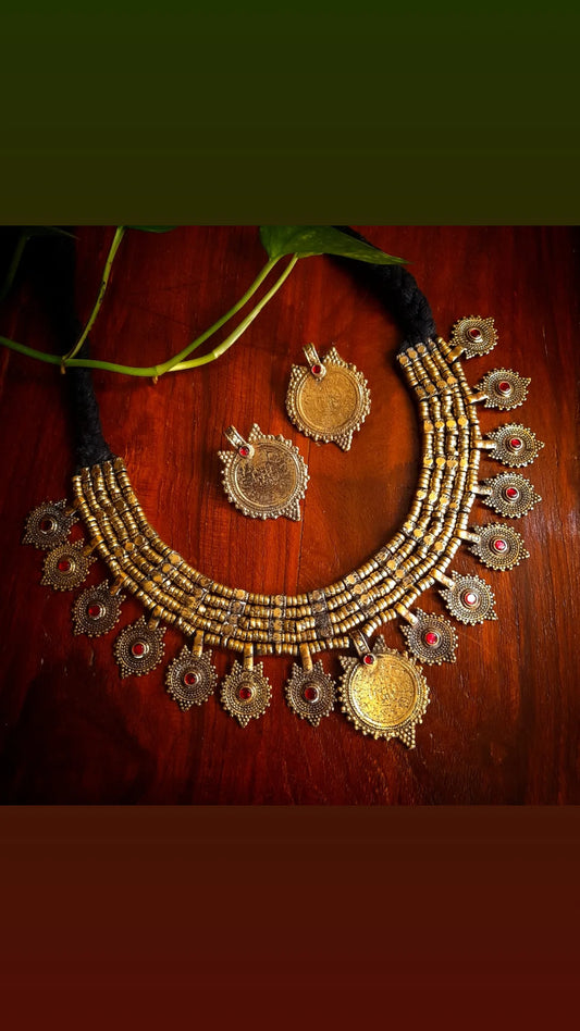 Guhrooh Afghan Choker Necklace with stud earrings