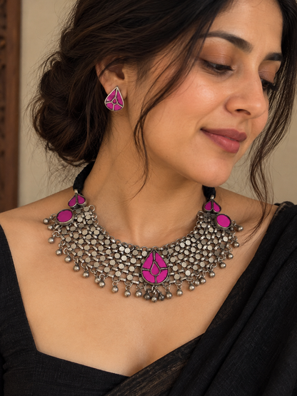 Roohi Glass Choker style Necklace Set with stud in Glossy Pink