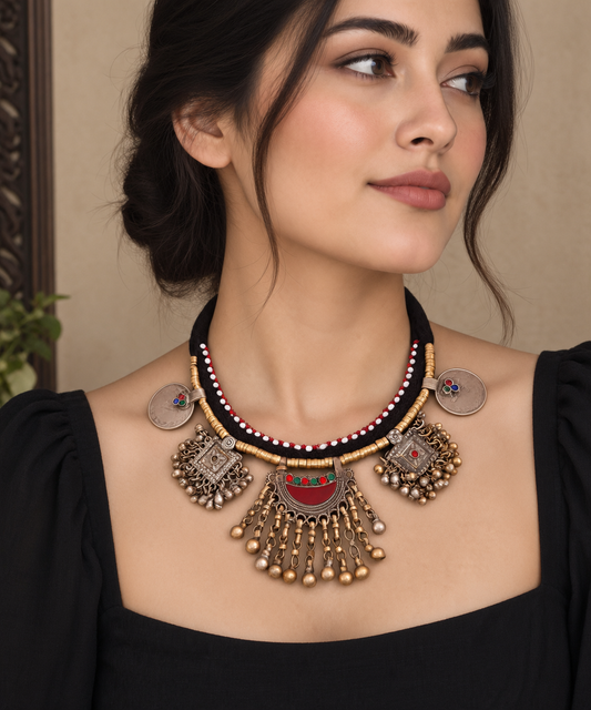Ruhana Afghani choker Necklace with a button at the back