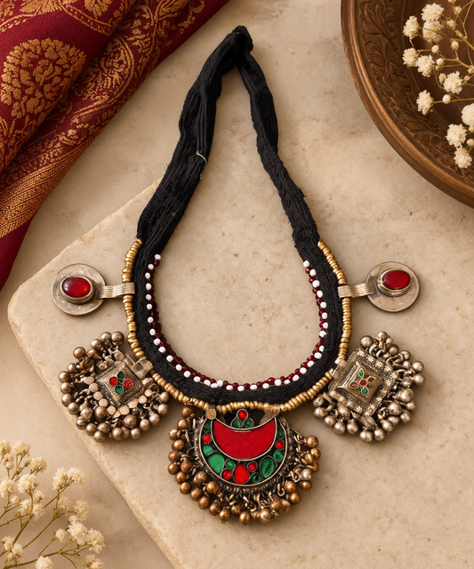 Ruhana Afghani choker Necklace with a button behind to attach the same..
