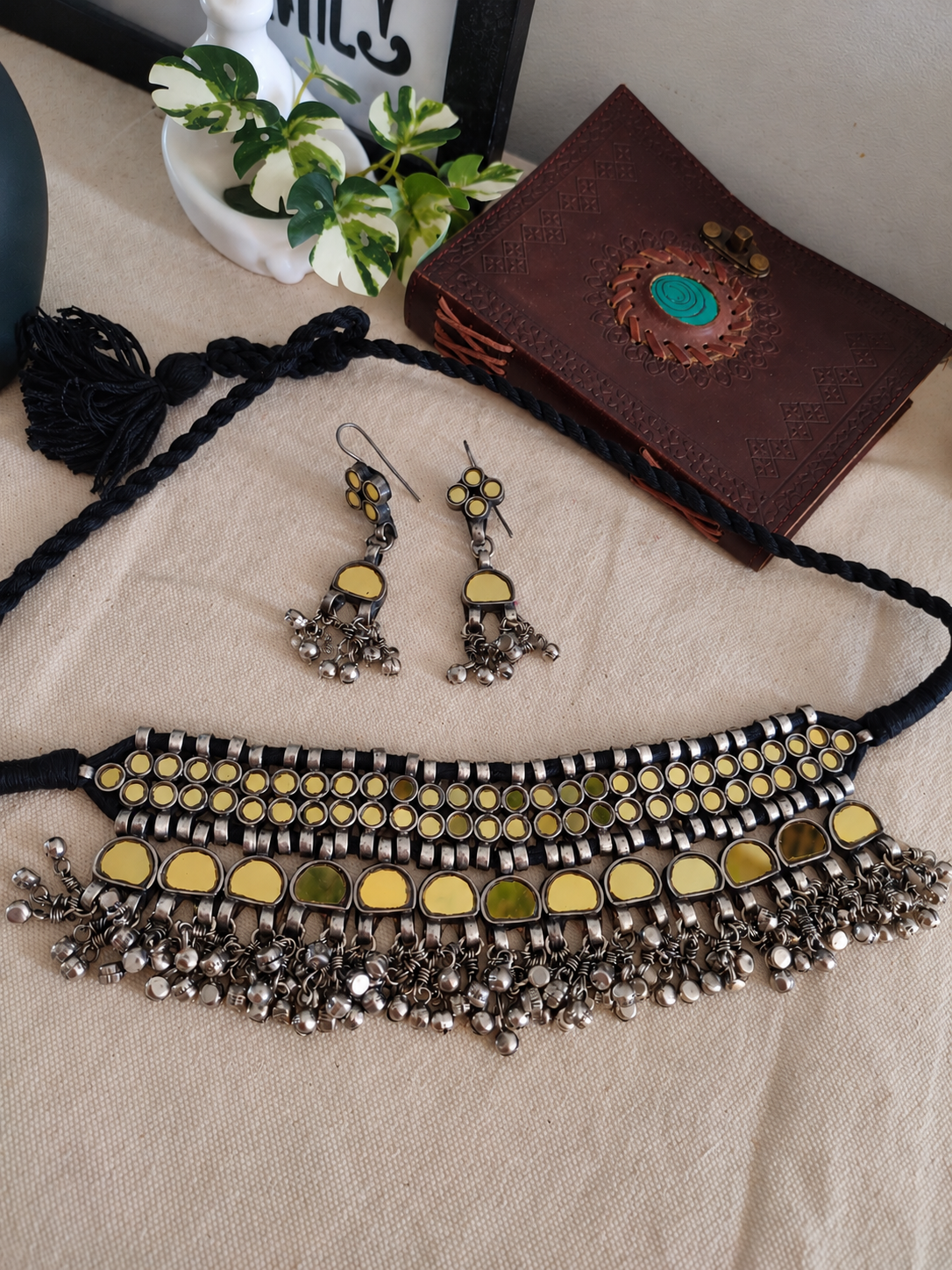 Shariya Golden colour glass choker set with earrings