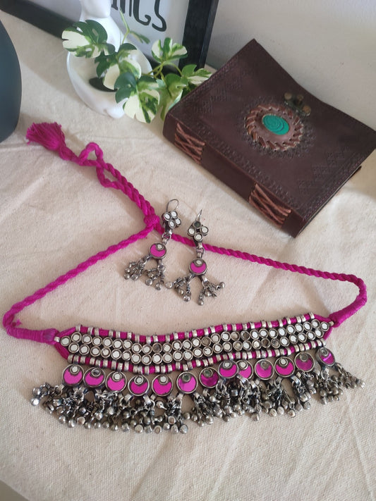 Sukhada Glossy pink and white glass choker set